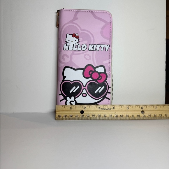 Hello Kitty Pink Wallet - Picture 2 of 5